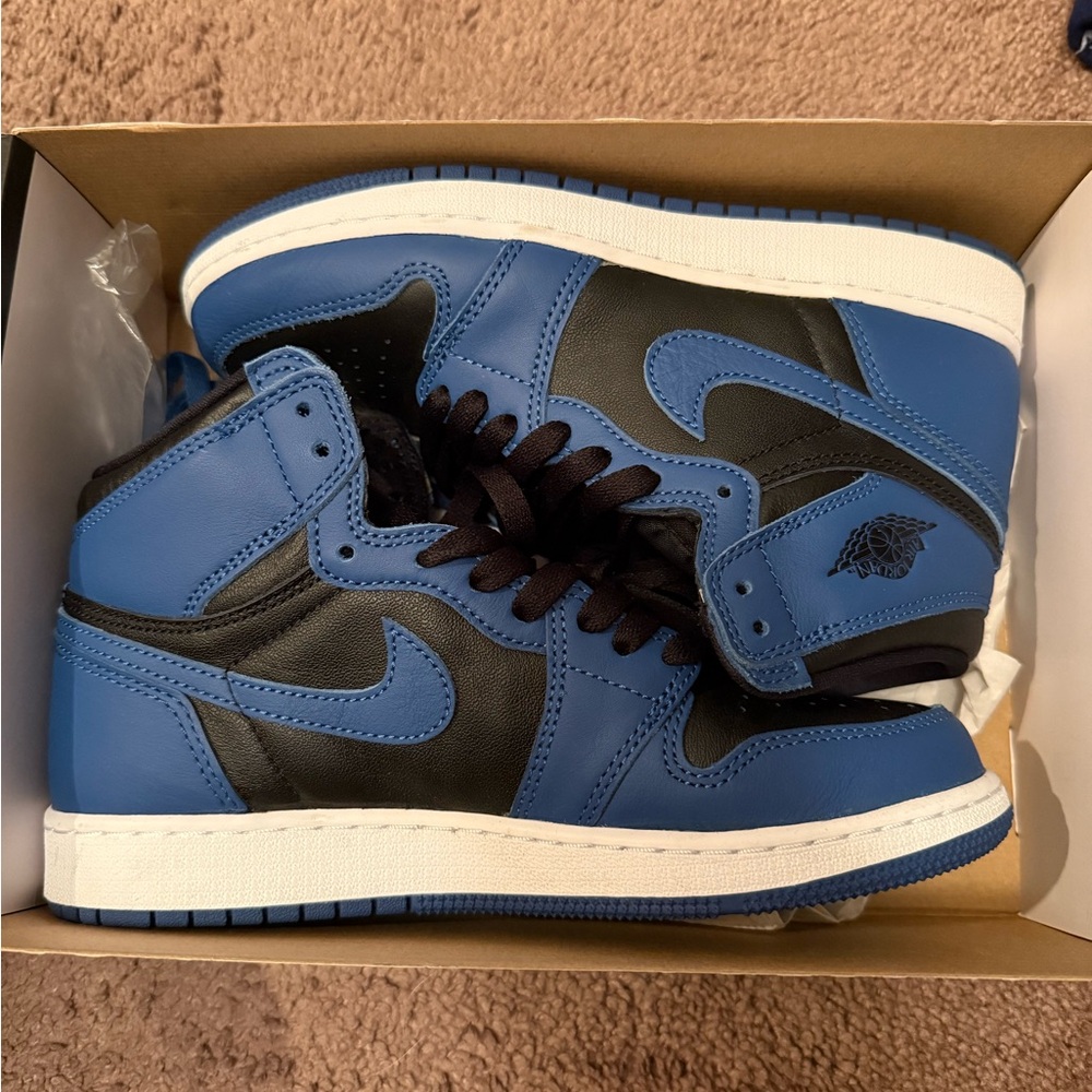 Dark marina blue Jordan 1 high size 6y